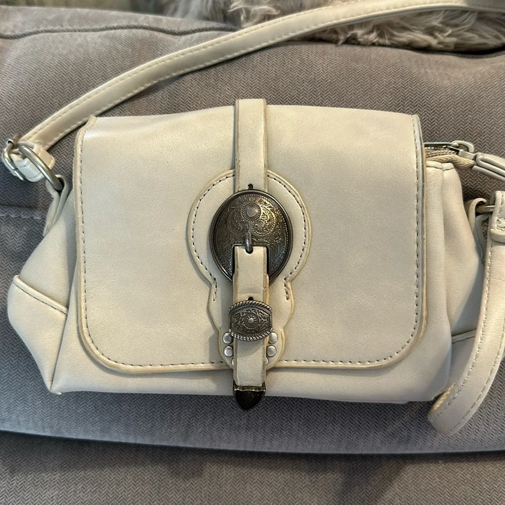 Small but roomy ivory western inspired cross body buckle bag or shoulder purse - Picture 1 of 6